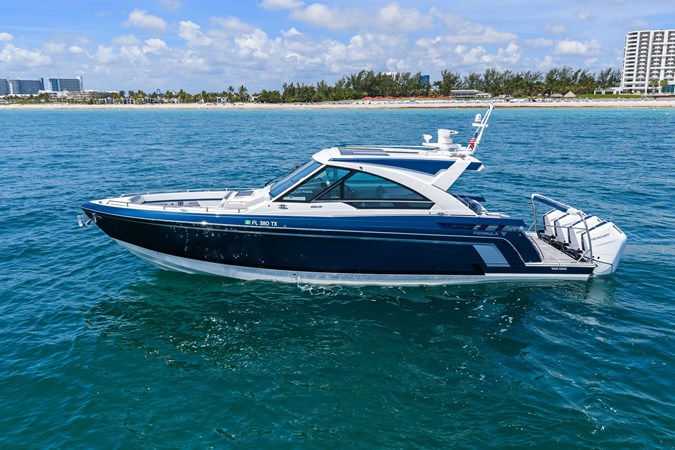Photo of FORMULA Lady Champagne II 43'