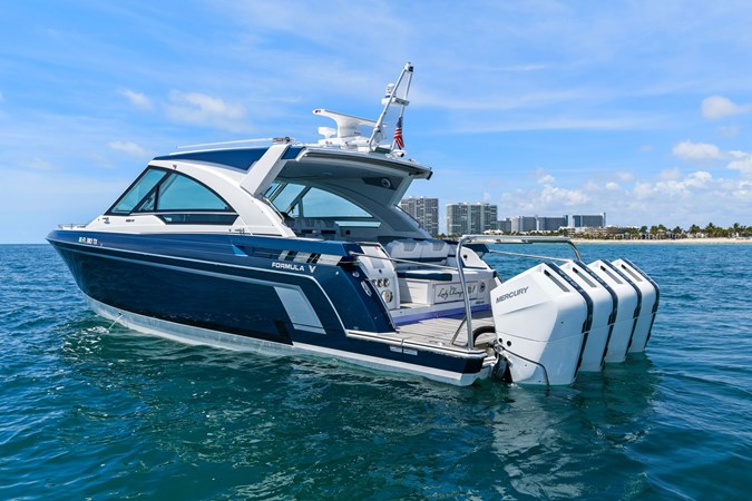 Photo of FORMULA Lady Champagne II 43'
