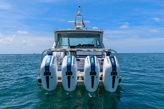 Photo of FORMULA Lady Champagne II 43'