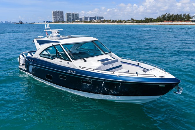 Photo of FORMULA Lady Champagne II 43'