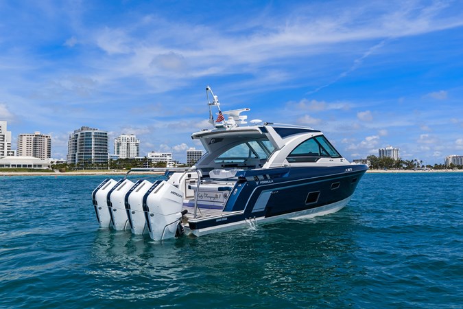 Photo of FORMULA Lady Champagne II 43'