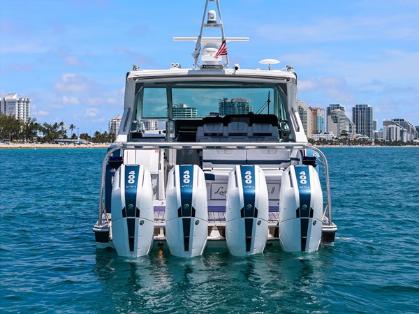 Photo of FORMULA Lady Champagne II 43'