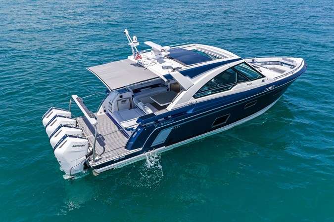 Photo of FORMULA Lady Champagne II 43'