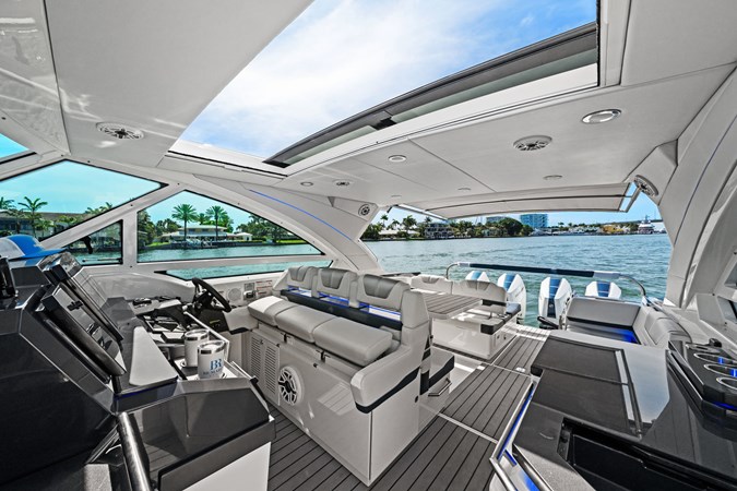 Photo of FORMULA Lady Champagne II 43'