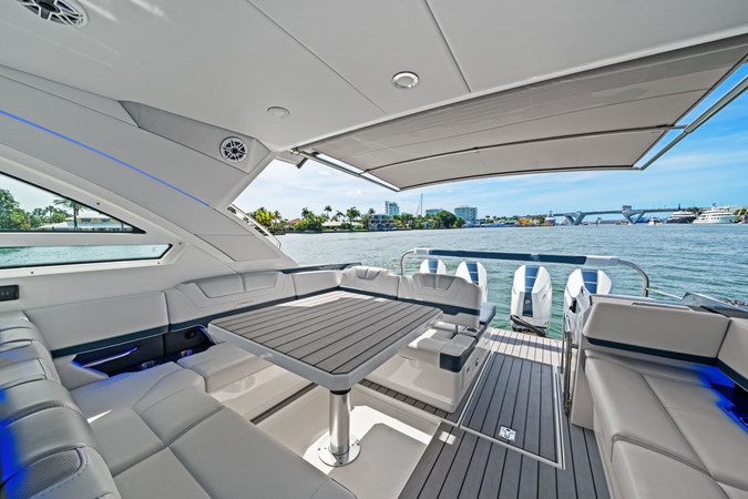 Photo of FORMULA Lady Champagne II 43'