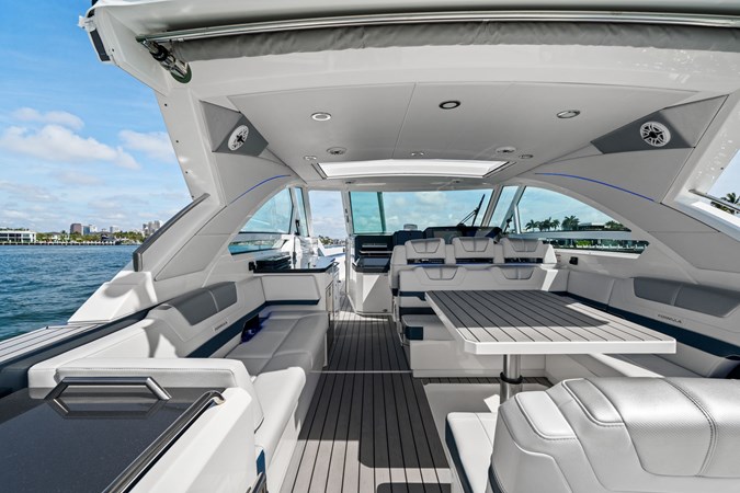 Photo of FORMULA Lady Champagne II 43'