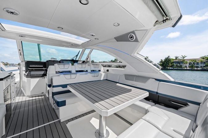 Photo of FORMULA Lady Champagne II 43'