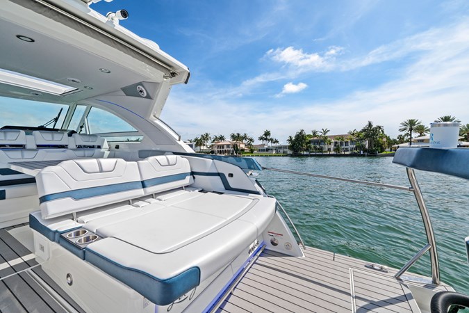 Photo of FORMULA Lady Champagne II 43'