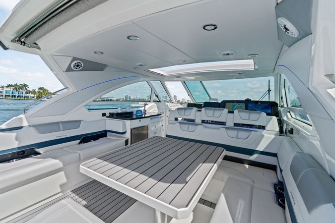 Photo of FORMULA Lady Champagne II 43'