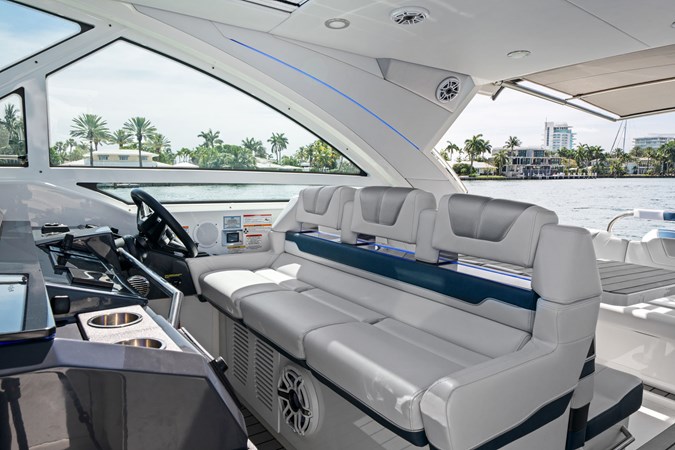 Photo of FORMULA Lady Champagne II 43'