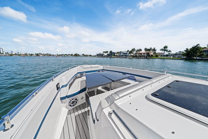 Photo of FORMULA Lady Champagne II 43'