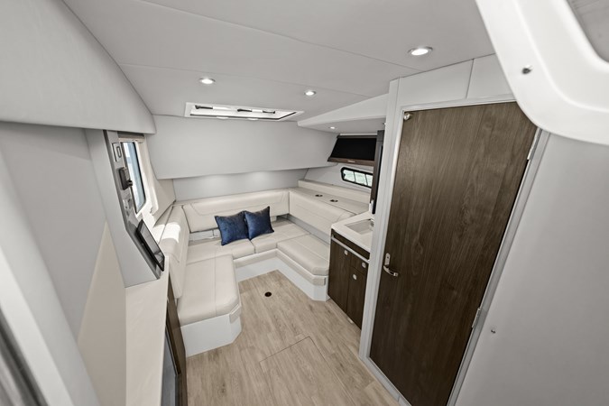 Photo of FORMULA Lady Champagne II 43'