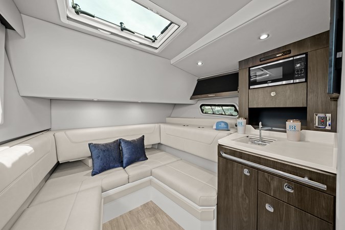 Photo of FORMULA Lady Champagne II 43'