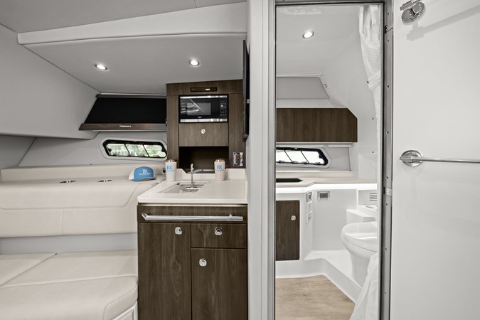 Photo of FORMULA Lady Champagne II 43'