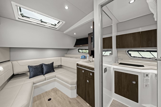 Photo of FORMULA Lady Champagne II 43'