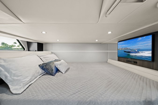 Photo of FORMULA Lady Champagne II 43'