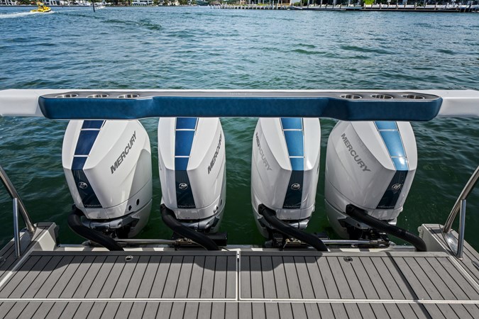 Photo of FORMULA Lady Champagne II 43'