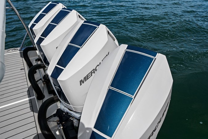 Photo of FORMULA Lady Champagne II 43'