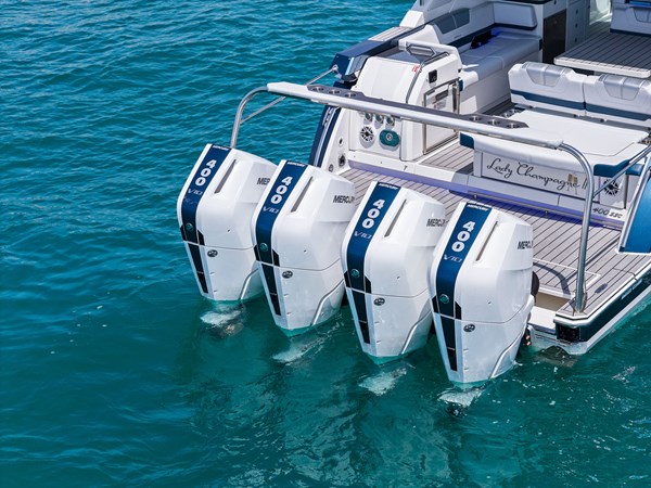 Photo of FORMULA Lady Champagne II 43'