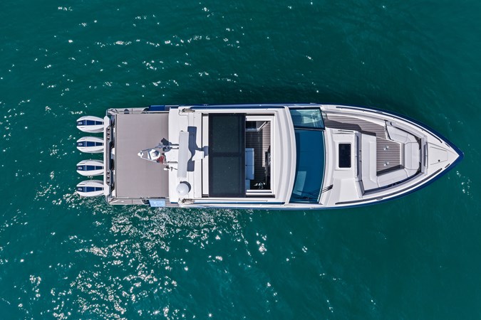 Photo of FORMULA Lady Champagne II 43'