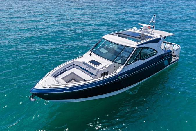 Photo of FORMULA Lady Champagne II 43'