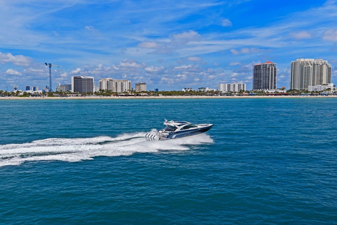 Photo of FORMULA Lady Champagne II 43'