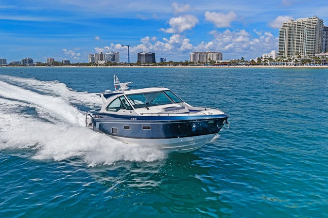 Photo of FORMULA Lady Champagne II 43'