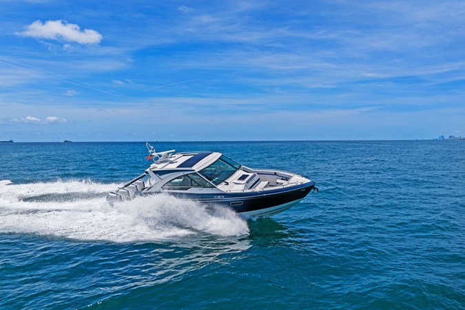 Photo of FORMULA Lady Champagne II 43'