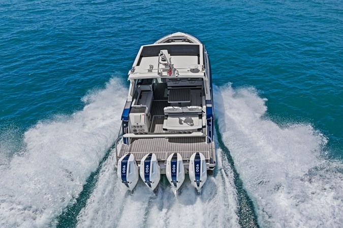 Photo of FORMULA Lady Champagne II 43'