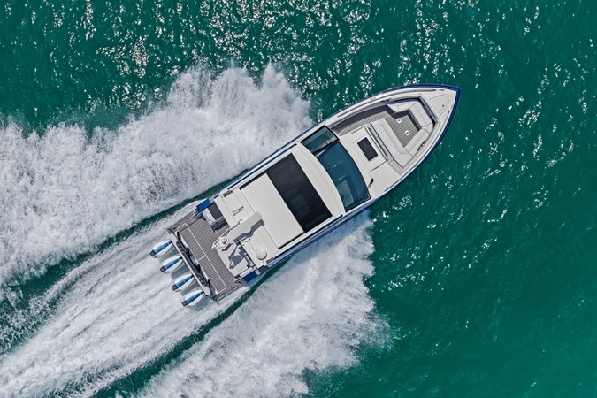 Photo of FORMULA Lady Champagne II 43'