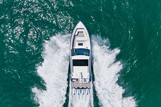 Photo of FORMULA Lady Champagne II 43'