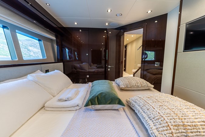 Photo of SUNSEEKER EVERDEEN 92' 1