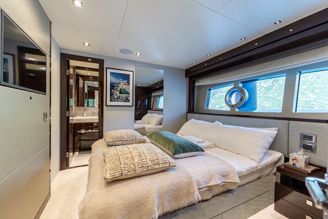 Photo of SUNSEEKER EVERDEEN 92' 1