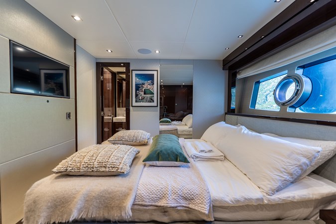 Photo of SUNSEEKER EVERDEEN 92' 1