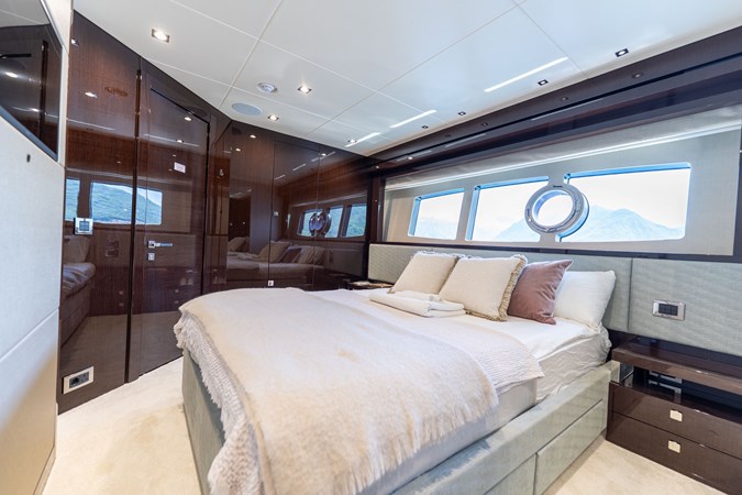Photo of SUNSEEKER EVERDEEN 92' 1