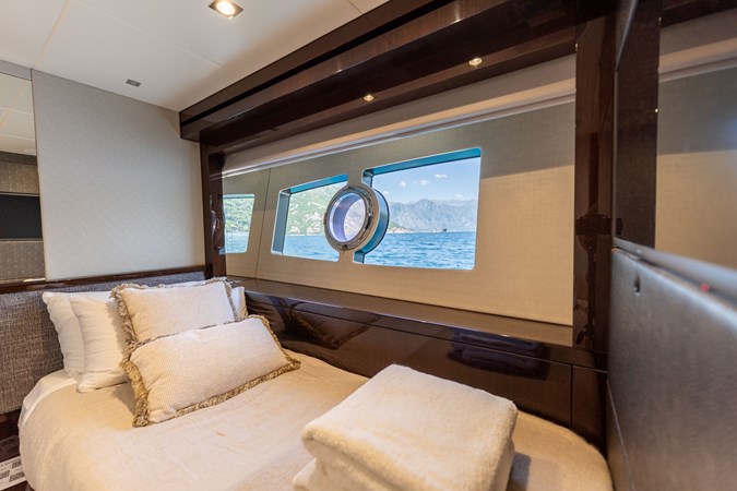 Photo of SUNSEEKER EVERDEEN 92' 1