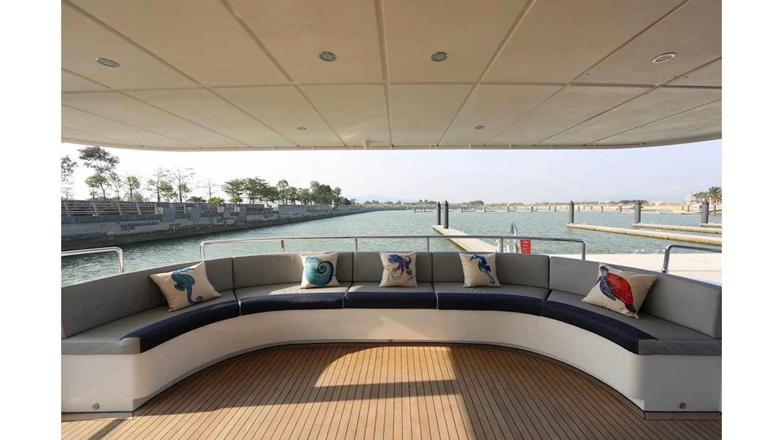 100' Overing
