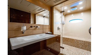 2011 HARGRAVE CUSTOM YACHTS Tri-deck - photo 32