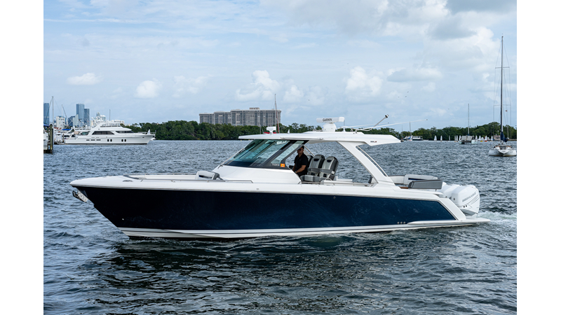 2021 TIARA YACHTS 38 LS