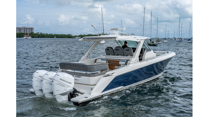 2021 TIARA YACHTS 38 LS