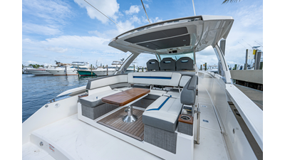 2021 TIARA YACHTS 38 LS - photo 7