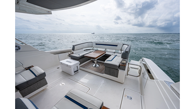 2021 TIARA YACHTS 38 LS - photo 8