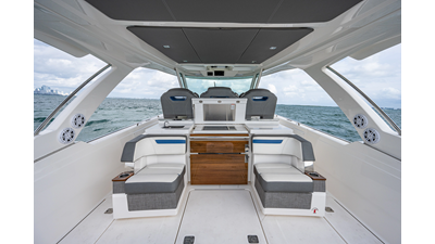 2021 TIARA YACHTS 38 LS - photo 12