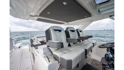 2021 TIARA YACHTS 38 LS - photo 13