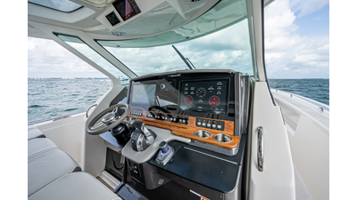 2021 TIARA YACHTS 38 LS - photo 14