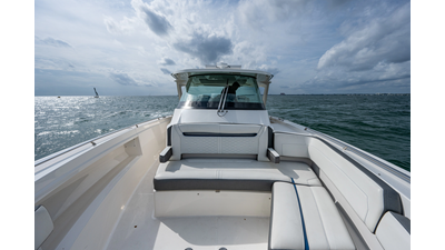 2021 TIARA YACHTS 38 LS - photo 17
