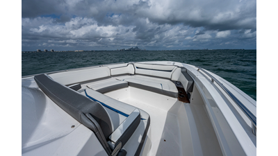 2021 TIARA YACHTS 38 LS - photo 18