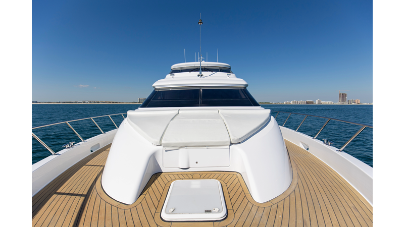 2006 HATTERAS 80 Motor Yacht Skylounge