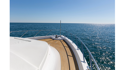 2006 HATTERAS 80 Motor Yacht Skylounge - photo 3