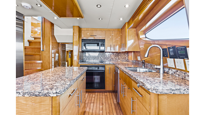 2006 HATTERAS 80 Motor Yacht Skylounge - photo 18